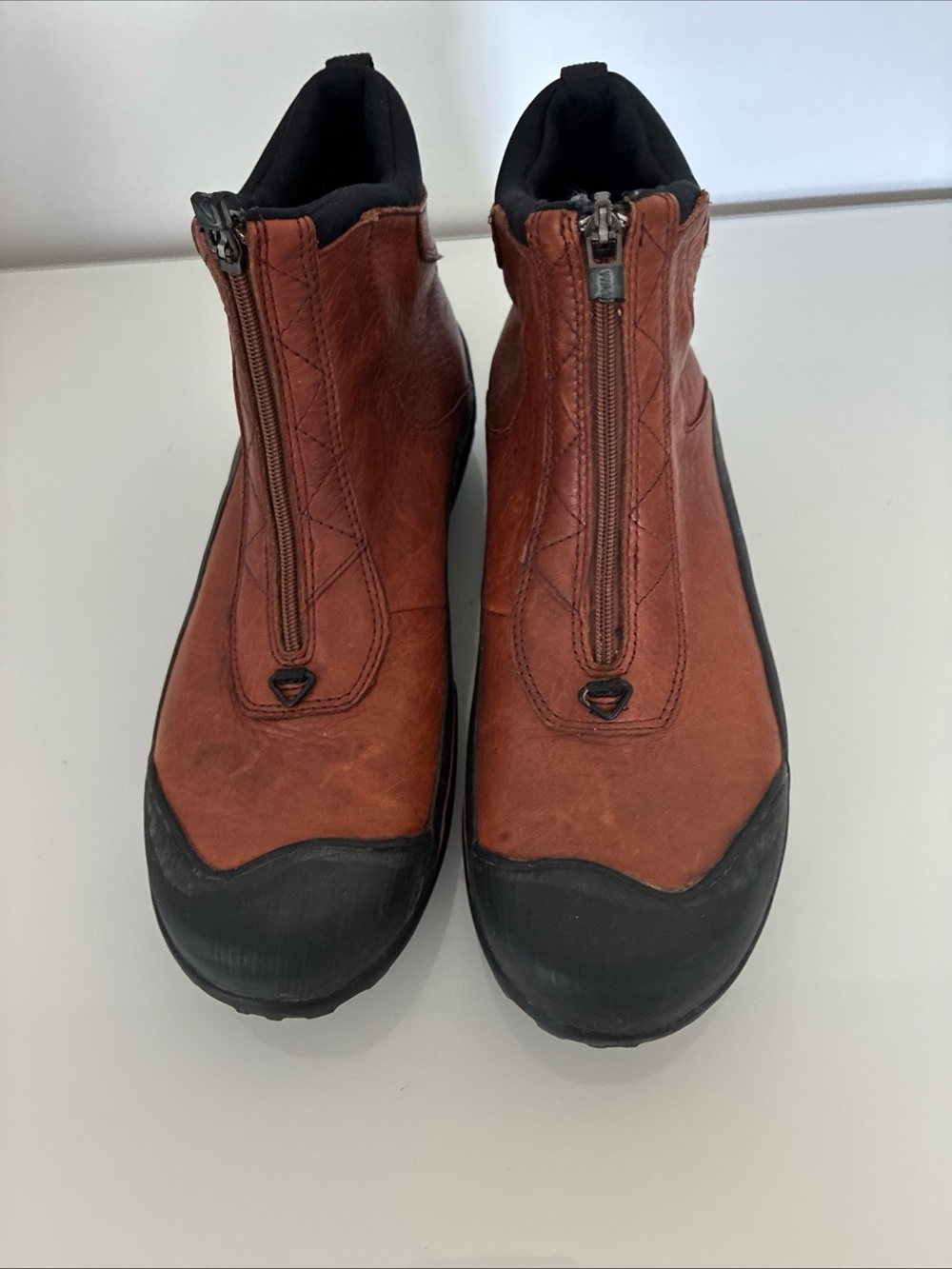 Clarks Muckers Waterproof Boots Brown Leather Women’s Size 9 Shoes Zip